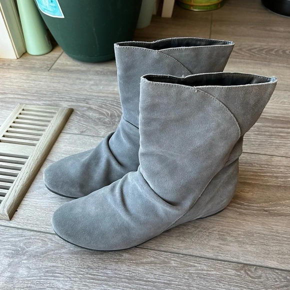 Gossip Suede Slouch Hidden Heel Boots - Picture 3 of 13